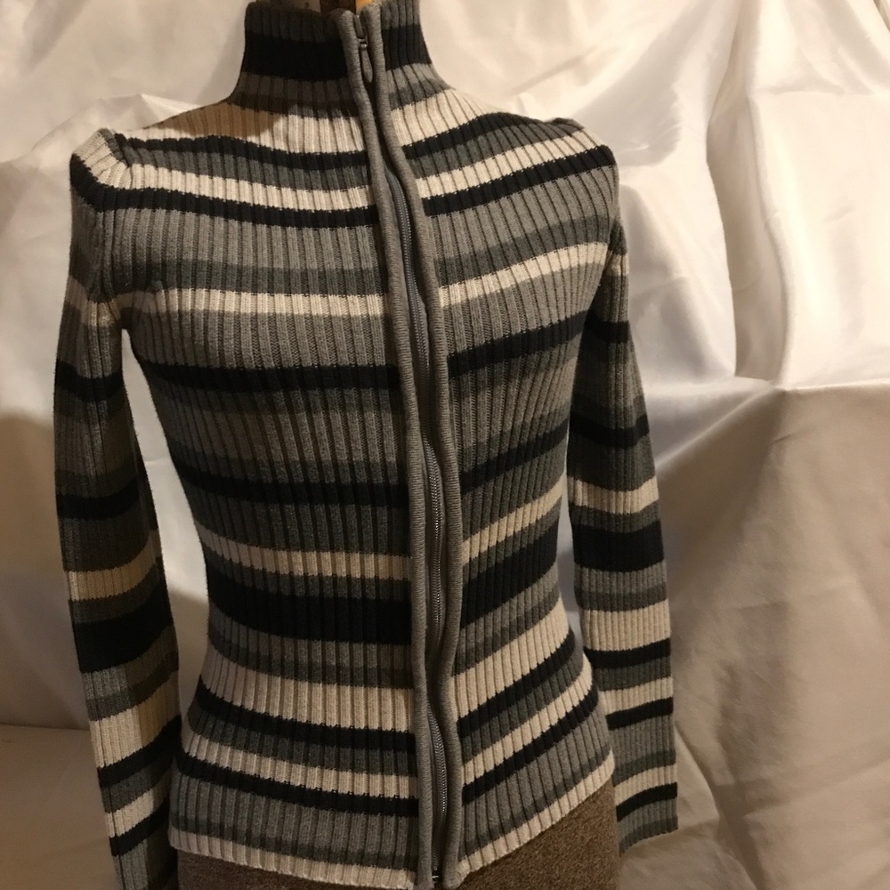 Sweaters - Picture 13 of 15